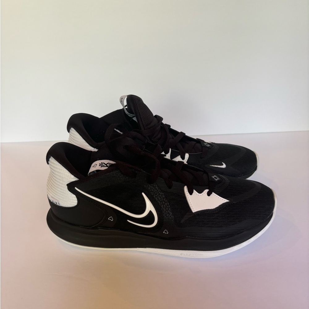 Kyrie Irving Nike volleyball basketball shoes women’s size 11